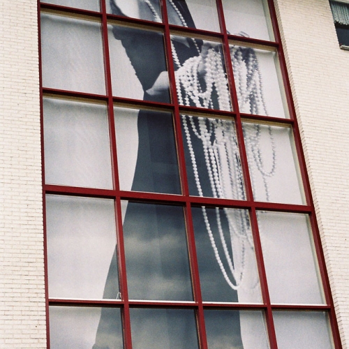 Young lady a with pearl necklace | 800cm x 400cm; print on mess pvc; Apeldoorn 2005